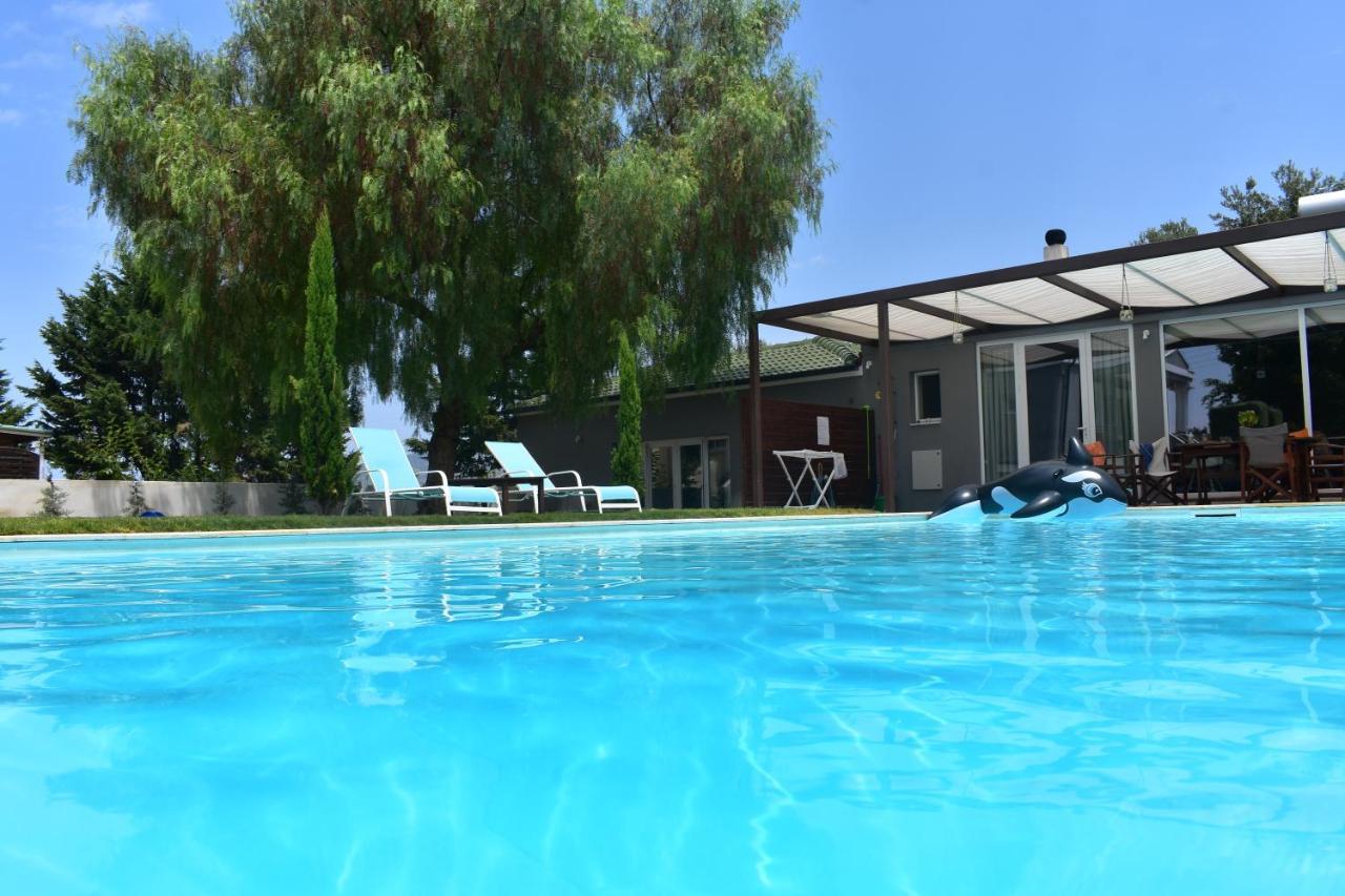 Pool Guesthouse Corinth エクステリア 写真