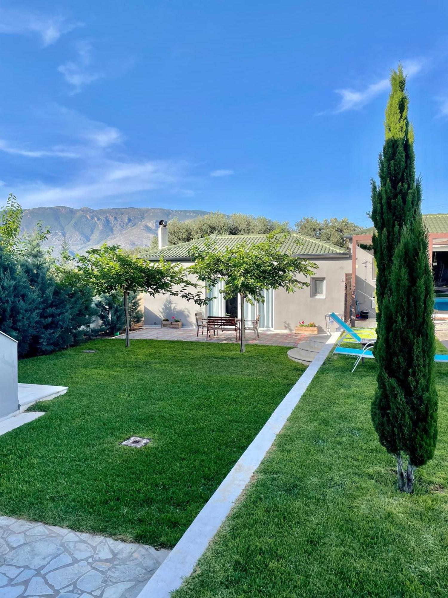 Pool Guesthouse Corinth エクステリア 写真