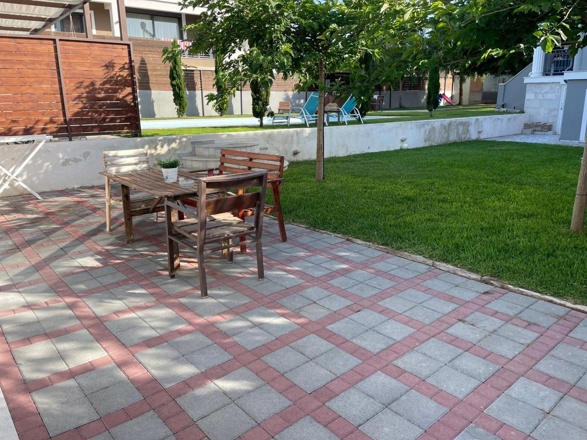 Pool Guesthouse Corinth エクステリア 写真