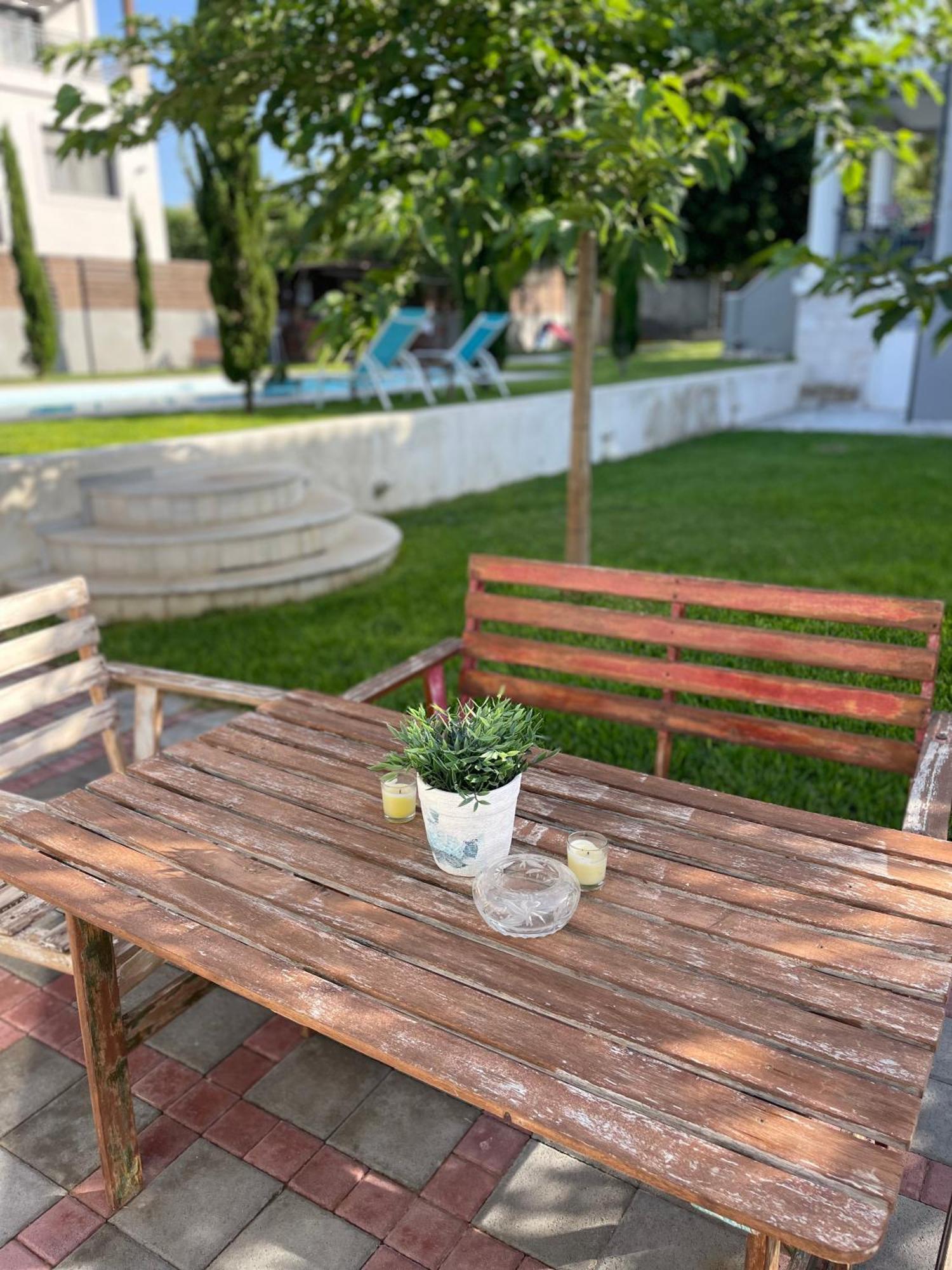 Pool Guesthouse Corinth エクステリア 写真