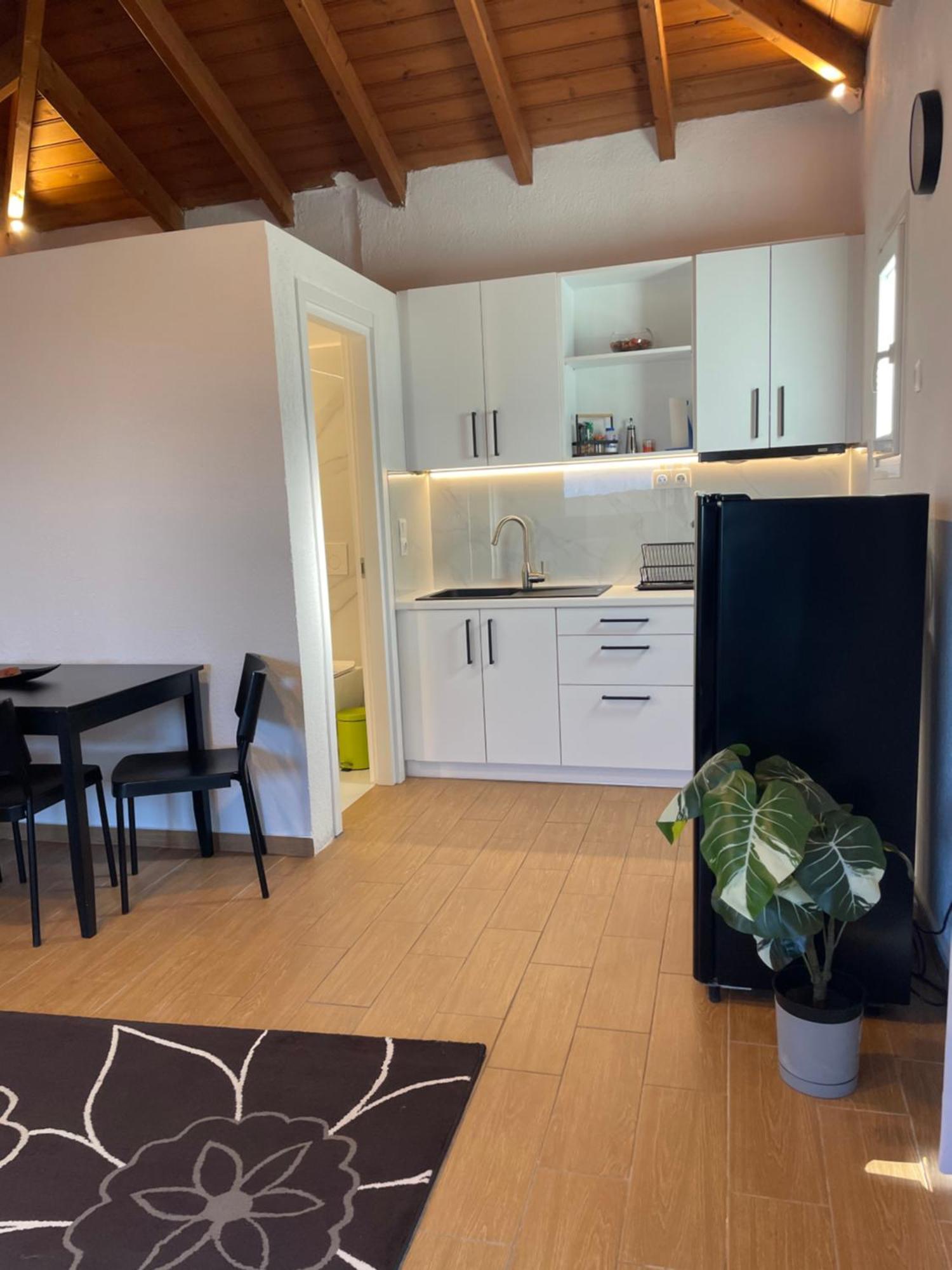 Pool Guesthouse Corinth エクステリア 写真